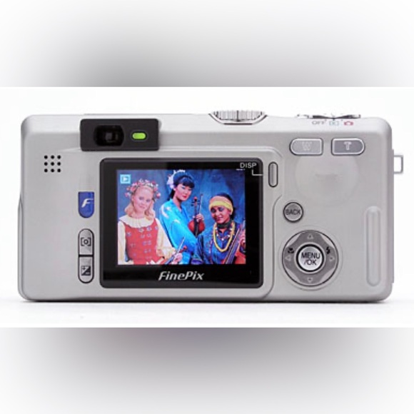 Fujifilm F700 Digital Camera - Picture 8 of 9